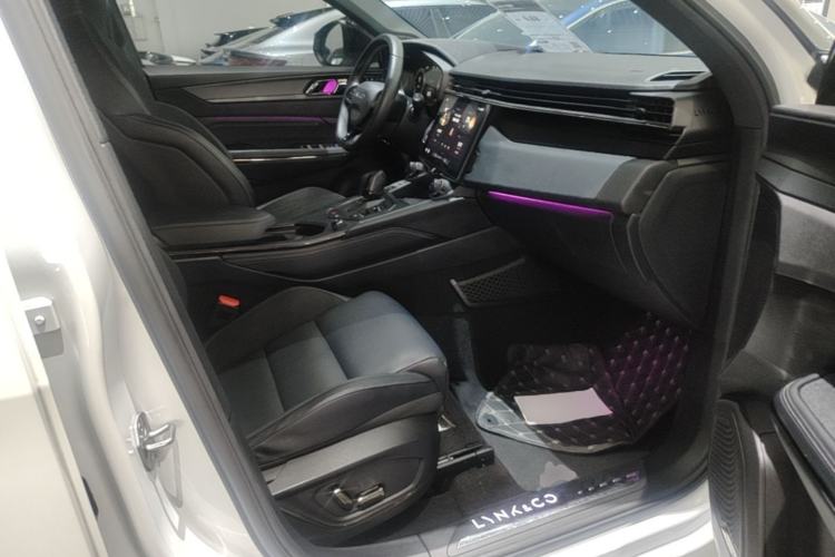 Used Lynk & Co 01 EM-P 2021 1.5TD PHEV Halo Right Front Seat