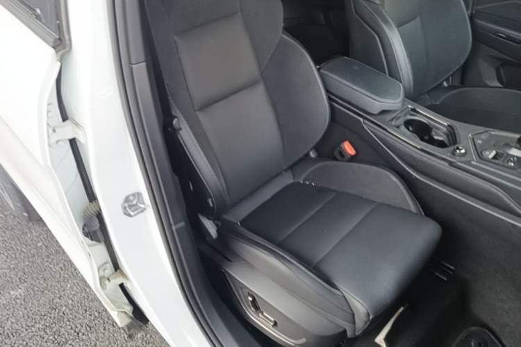 Used Lynk & Co 01 EM-P 2021 1.5TD PHEV Halo Right Front Seat