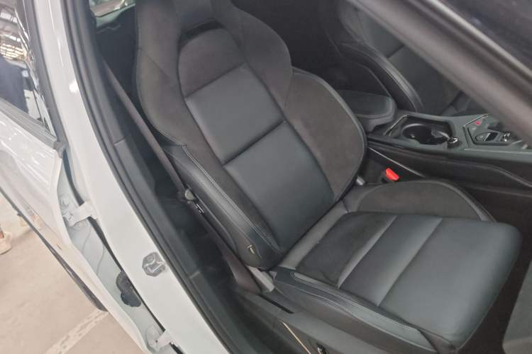 Used Lynk & Co 01 EM-P 2021 1.5TD PHEV Halo Right Front Seat