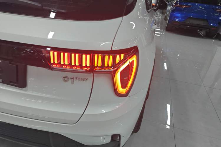 Used Lynk & Co 01 EM-P 2021 1.5TD PHEV Halo Right Rear Taillight