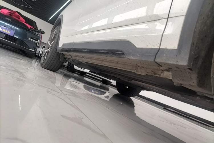 Used Lynk & Co 01 EM-P 2021 1.5TD PHEV Halo Right Side Sill