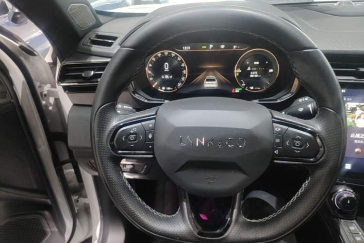Used Lynk & Co 01 EM-P 2021 1.5TD PHEV Halo Steering Wheel