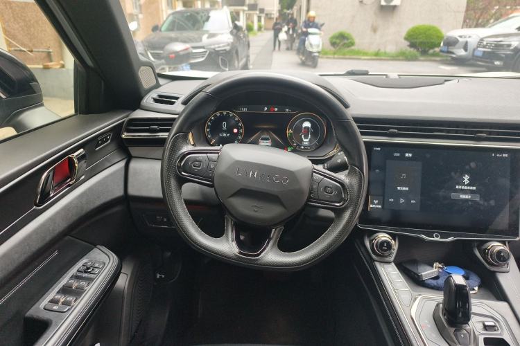 Used Lynk & Co 01 EM-P 2021 1.5TD PHEV Halo Steering Wheel