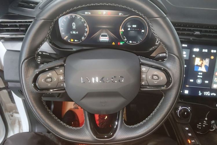 Used Lynk & Co 01 EM-P 2021 1.5TD PHEV Halo Steering Wheel