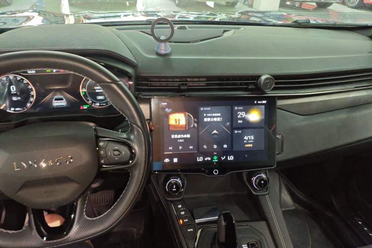 Used Lynk & Co 01 EM-P 2022 1.5TD PHEV Plus Center Console