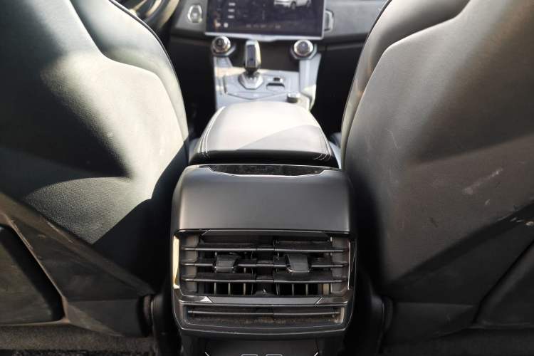 Used Lynk & Co 01 EM-P 2022 1.5TD PHEV Plus Exterior 4
