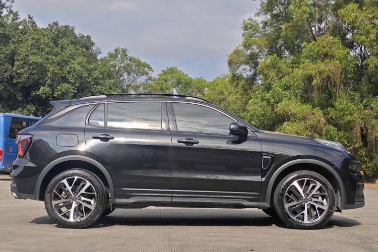 Used Lynk & Co 01 EM-P 2022 1.5TD PHEV Plus Exterior 8