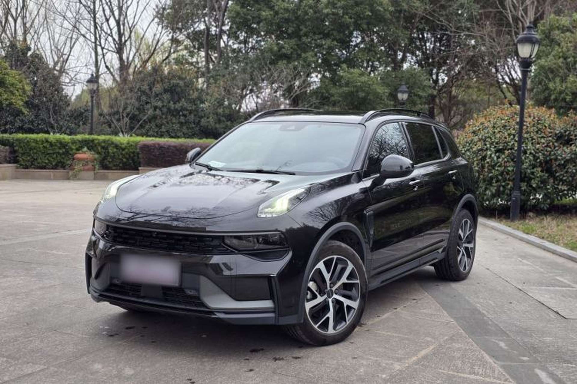 Used Lynk & Co 01 EM-P 2022 1.5TD PHEV Plus Front Left 45 Deg