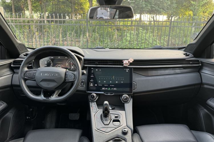Used Lynk & Co 01 EM-P 2022 1.5TD PHEV Plus Interior 2