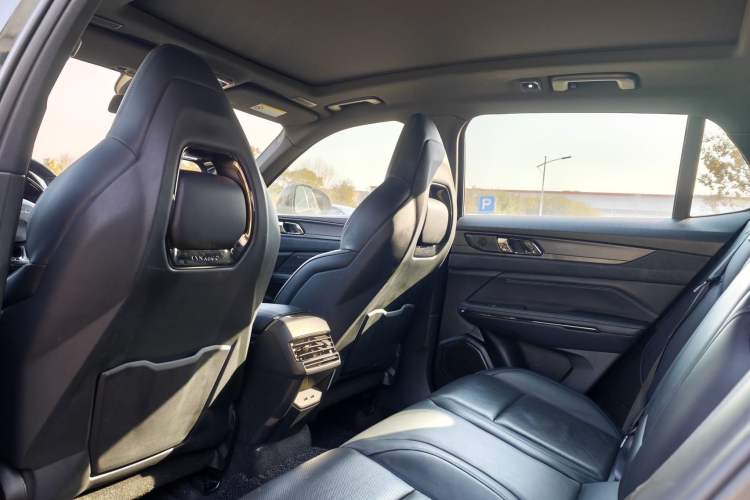 Used Lynk & Co 01 EM-P 2022 1.5TD PHEV Plus Interior 2