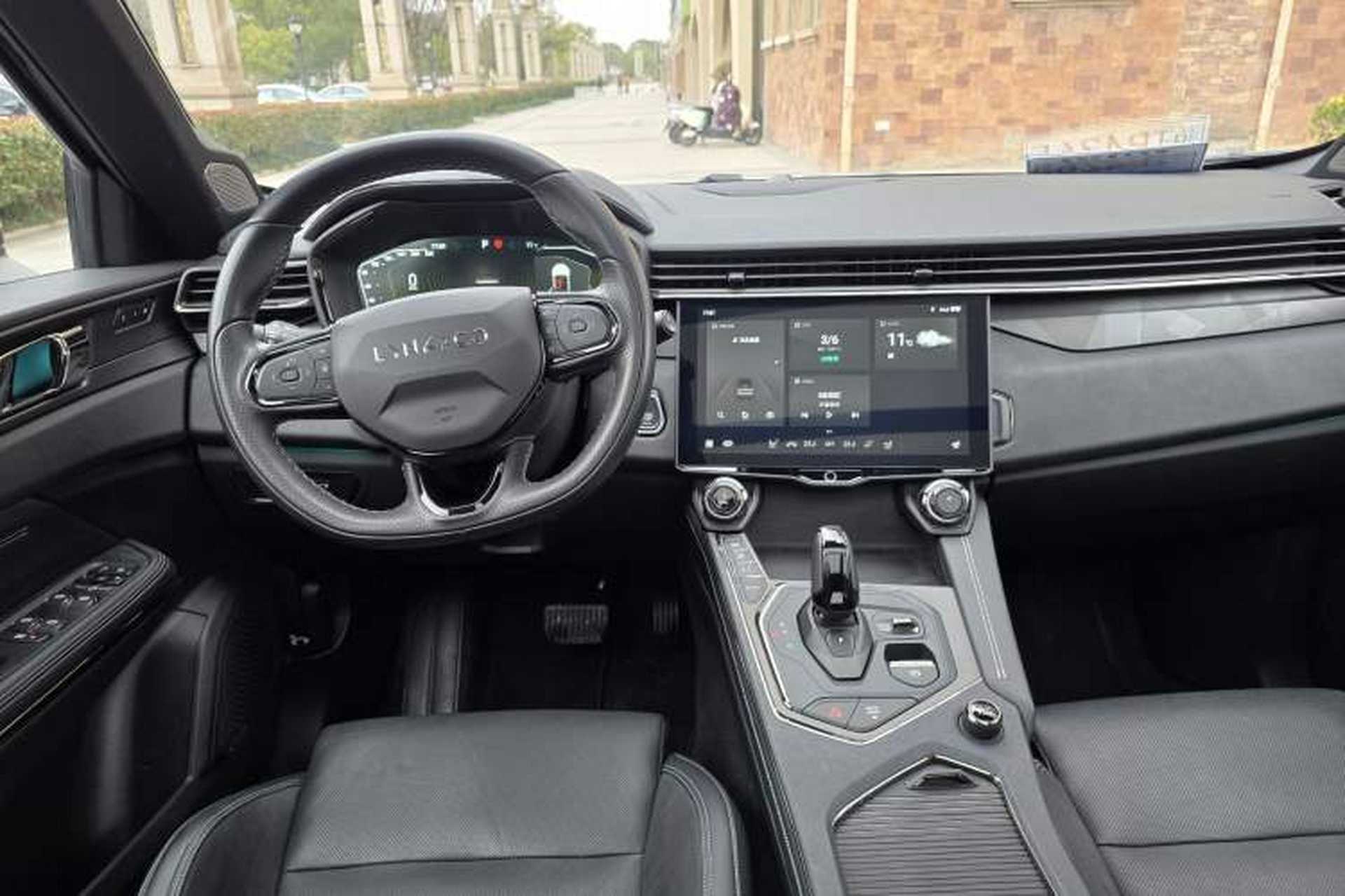 Used Lynk & Co 01 EM-P 2022 1.5TD PHEV Plus Interior 2