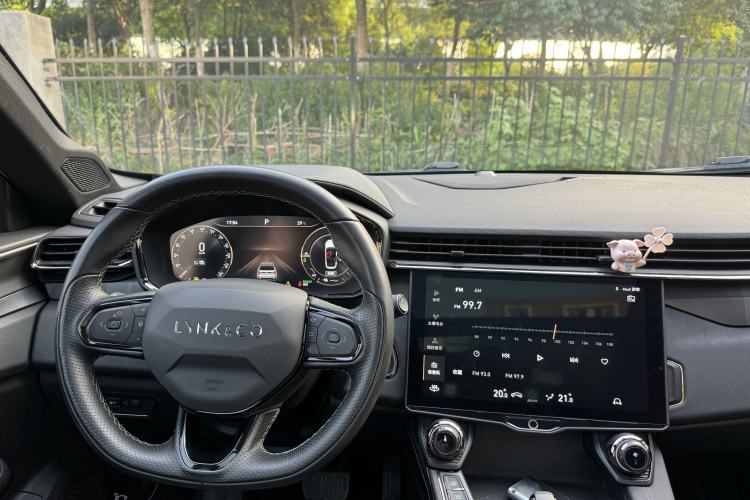 Used Lynk & Co 01 EM-P 2022 1.5TD PHEV Plus Interior 3