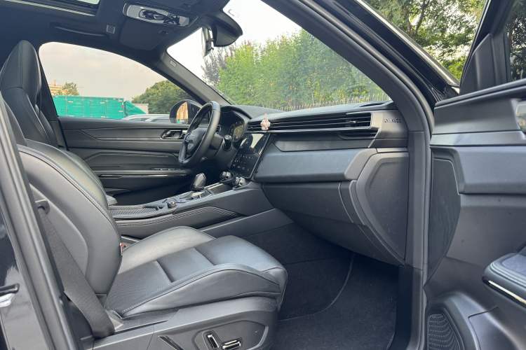 Used Lynk & Co 01 EM-P 2022 1.5TD PHEV Plus Interior 8