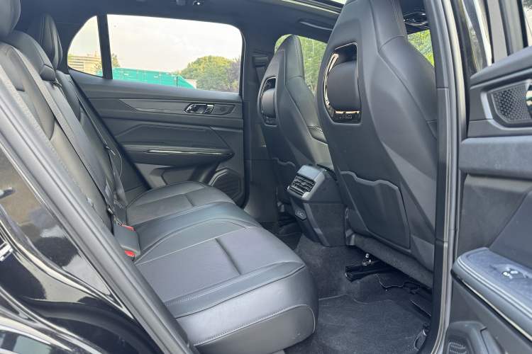Used Lynk & Co 01 EM-P 2022 1.5TD PHEV Plus Interior 9