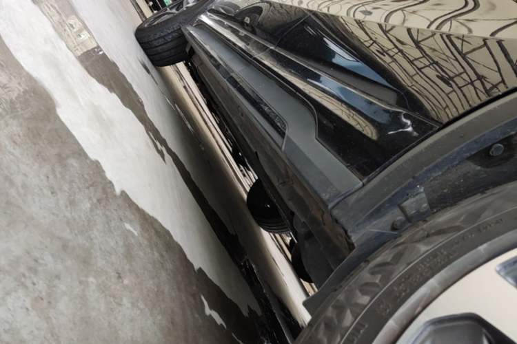Used Lynk & Co 01 EM-P 2022 1.5TD PHEV Plus Left Side Sill