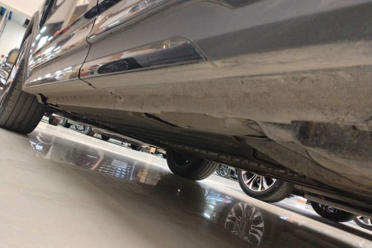 Used Lynk & Co 01 EM-P 2022 1.5TD PHEV Plus Left Side Sill