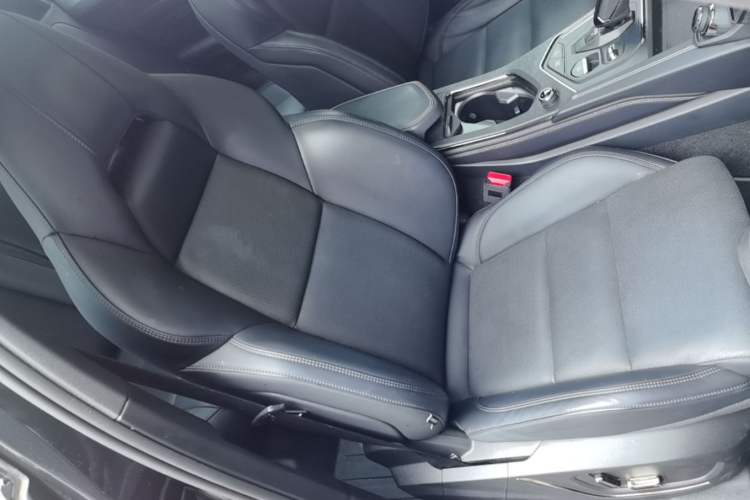 Used Lynk & Co 01 EM-P 2022 1.5TD PHEV Plus Right Front Seat