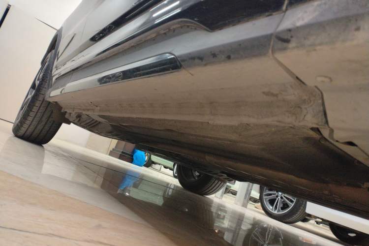 Used Lynk & Co 01 EM-P 2022 1.5TD PHEV Plus Right Side Sill