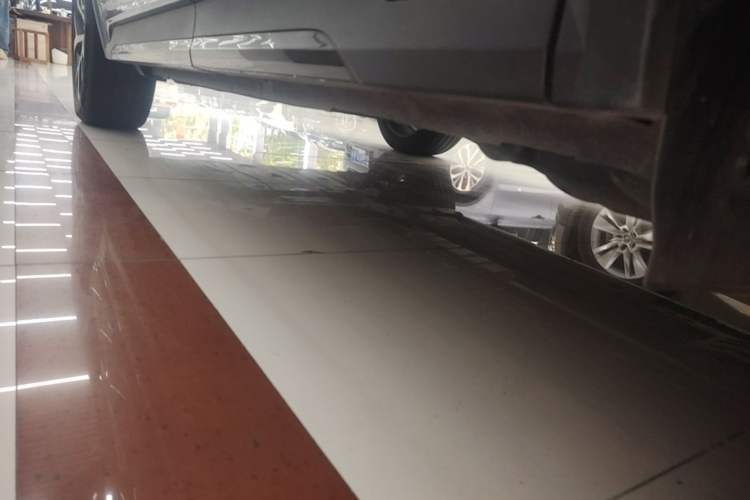 Used Lynk & Co 01 EM-P 2022 1.5TD PHEV Plus Left Side Sill