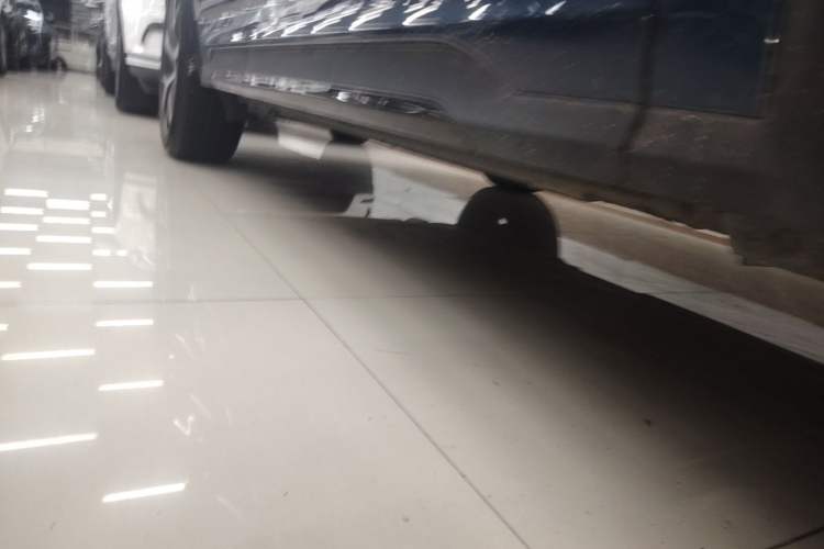 Used Lynk & Co 01 EM-P 2022 1.5TD PHEV Plus Right Side Sill