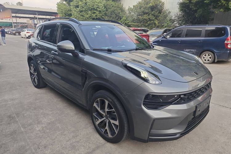 Used Lynk & Co 01 EM-P 2022 1.5TD PHEV Plus Front Right 45 Deg