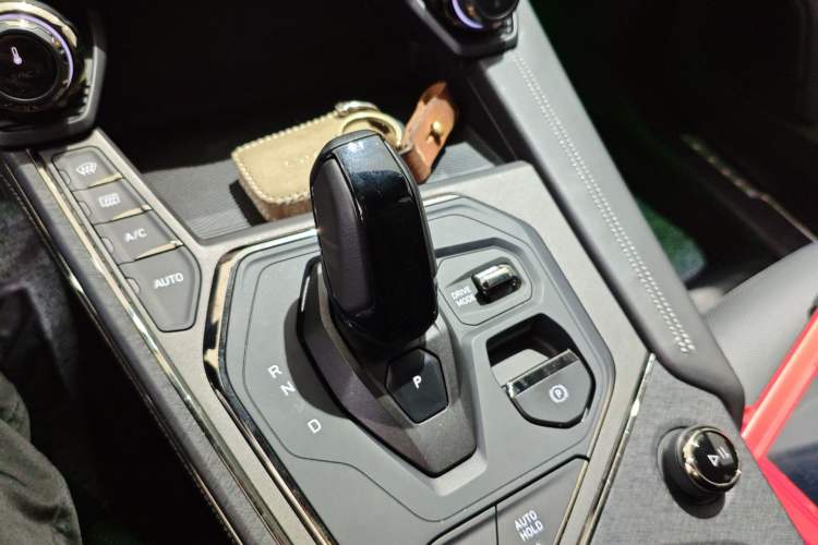 Used Lynk & Co 01 EM-P 2022 1.5TD PHEV Plus Gear Lever