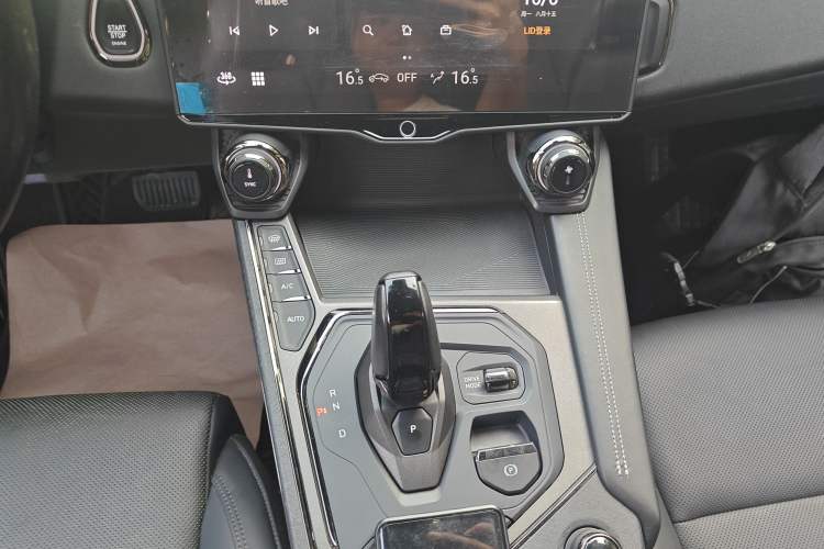 Used Lynk & Co 01 EM-P 2022 1.5TD PHEV Plus Gear Lever