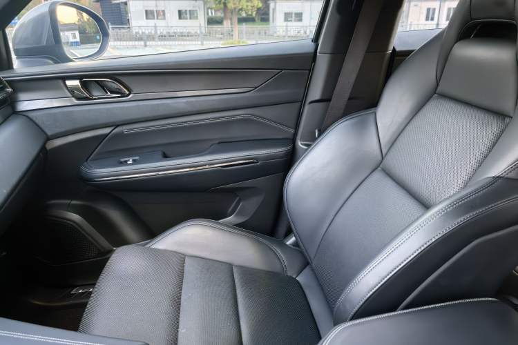 Used Lynk & Co 01 EM-P 2022 1.5TD PHEV Plus Interior 7