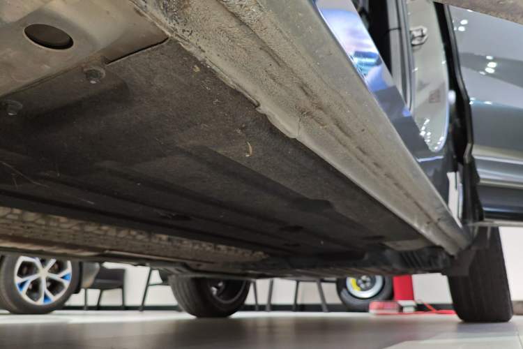 Used Lynk & Co 01 EM-P 2022 1.5TD PHEV Plus Left Side Sill