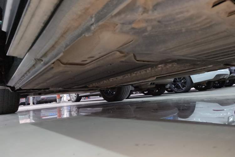 Used Lynk & Co 01 EM-P 2022 1.5TD PHEV Plus Left Side Sill