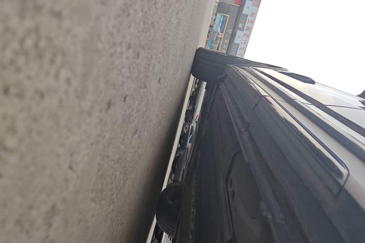 Used Lynk & Co 01 EM-P 2022 1.5TD PHEV Plus Left Side Sill