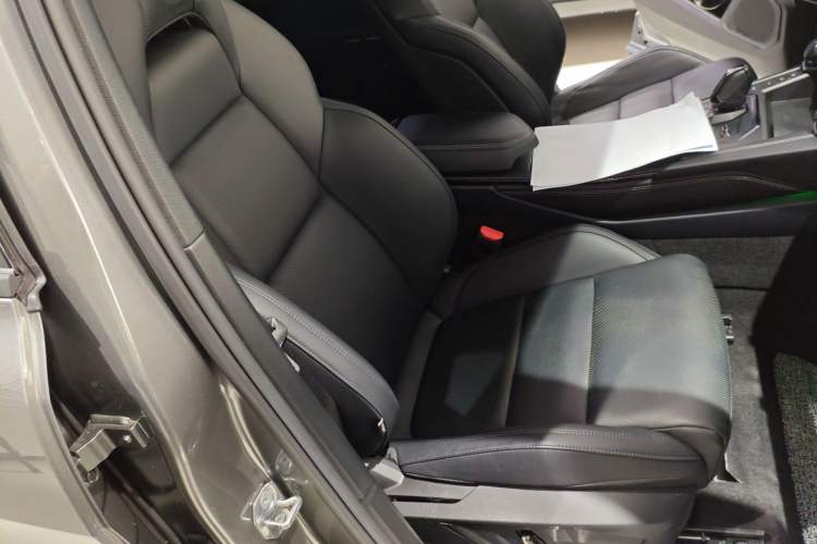 Used Lynk & Co 01 EM-P 2022 1.5TD PHEV Plus Right Front Seat