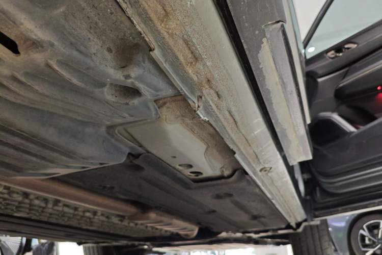 Used Lynk & Co 01 EM-P 2022 1.5TD PHEV Plus Right Side Sill