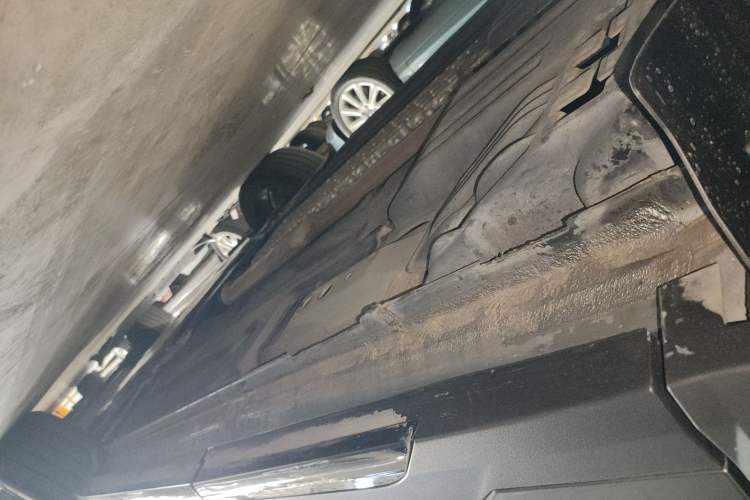 Used Lynk & Co 01 EM-P 2022 1.5TD PHEV Plus Right Side Sill