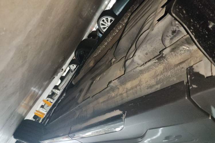 Used Lynk & Co 01 EM-P 2022 1.5TD PHEV Plus Right Side Sill