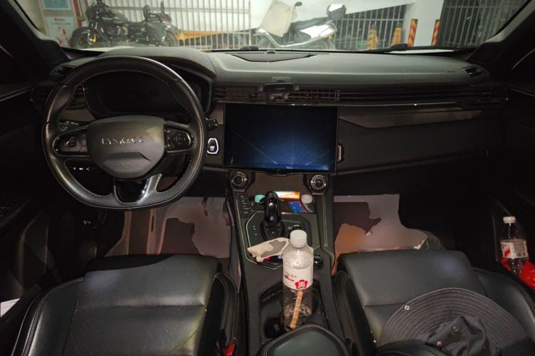 Used Lynk & Co 01 EM-P 2022 1.5TD PHEV Plus Center Console