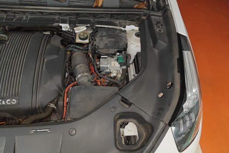 Used Lynk & Co 01 EM-P 2022 1.5TD PHEV Plus Engine Bay Left
