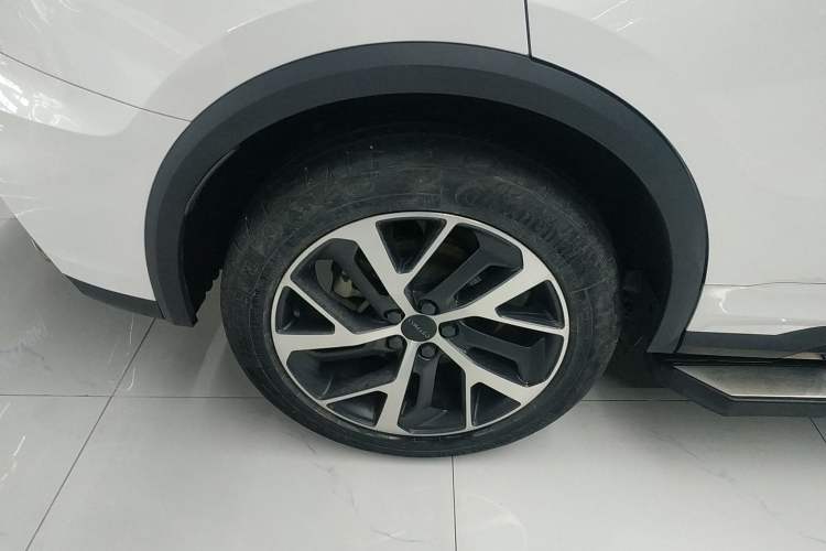 Used Lynk & Co 01 EM-P 2022 1.5TD PHEV Plus Exterior 8