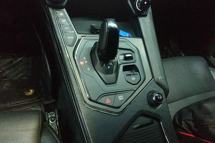 Used Lynk & Co 01 EM-P 2022 1.5TD PHEV Plus Gear Lever