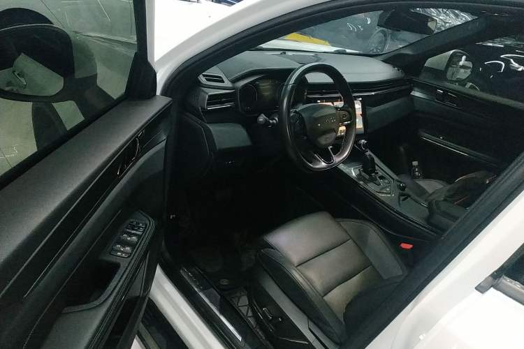 Used Lynk & Co 01 EM-P 2022 1.5TD PHEV Plus Interior 3