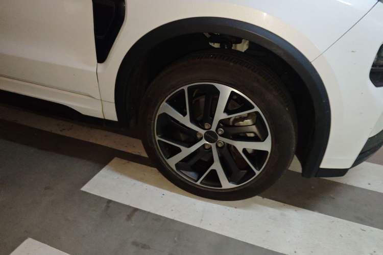 Used Lynk & Co 01 EM-P 2022 1.5TD PHEV Plus Right Front Wheel Hub
