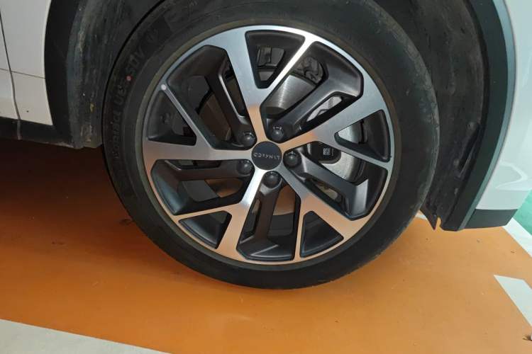 Used Lynk & Co 01 EM-P 2022 1.5TD PHEV Plus Right Front Wheel Hub