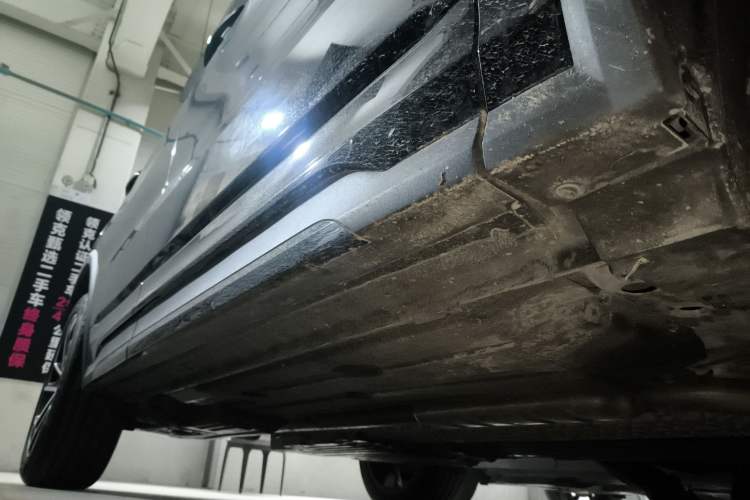 Used Lynk & Co 01 EM-P 2023 1.5TD EM-P PM Right Side Sill