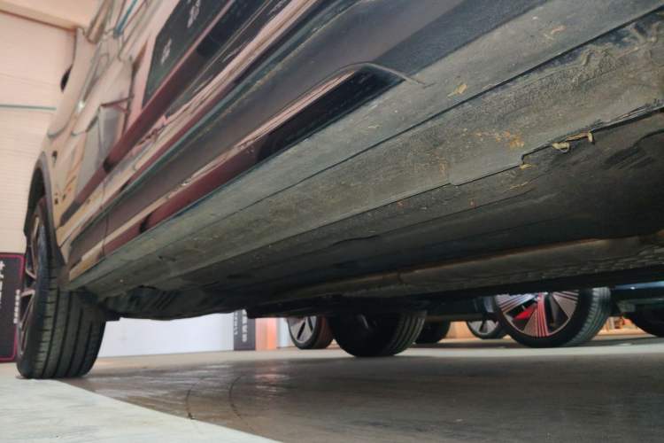 Used Lynk & Co 01 EM-P 2023 1.5TD EM-P PM Right Side Sill