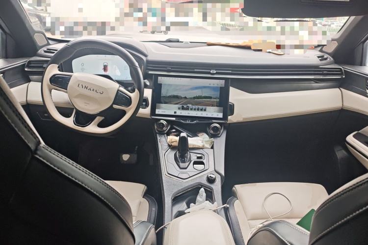 Used Lynk & Co 01 EM-P 2023 1.5TD EM-P Dawn Edition Center Console