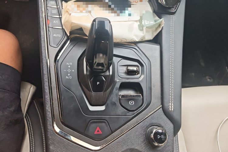 Used Lynk & Co 01 EM-P 2023 1.5TD EM-P Dawn Edition Gear Lever