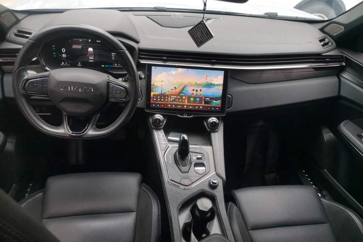 Used Lynk & Co 01 EM-P 2023 1.5TD EM-P PM Center Console