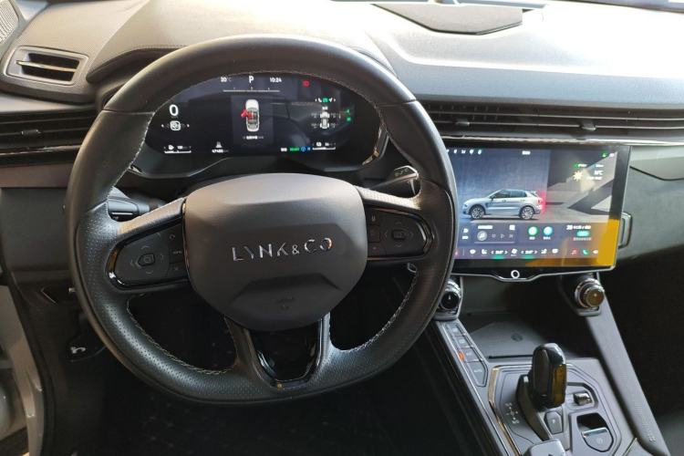 Used Lynk & Co 01 EM-P 2023 1.5TD EM-P PM Center Console