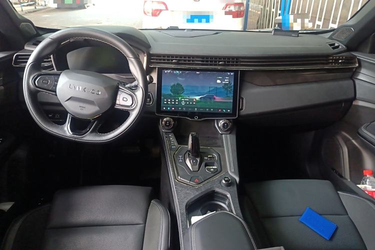 Used Lynk & Co 01 EM-P 2023 1.5TD EM-P PM Center Console