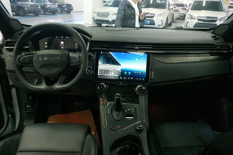 Used Lynk & Co 01 EM-P 2023 1.5TD EM-P PM Center Console